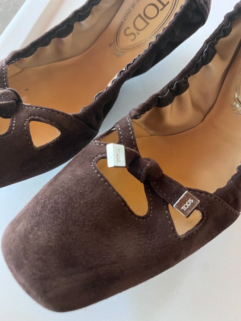 TOD'S Dark Brown Suede Cut-Out Bow Gommino Flats – EU 38.5 (US 8)